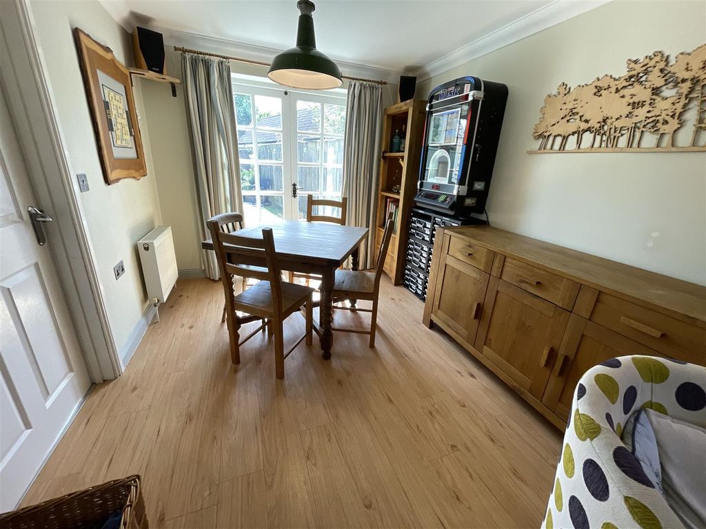 Property photo 3 of 11