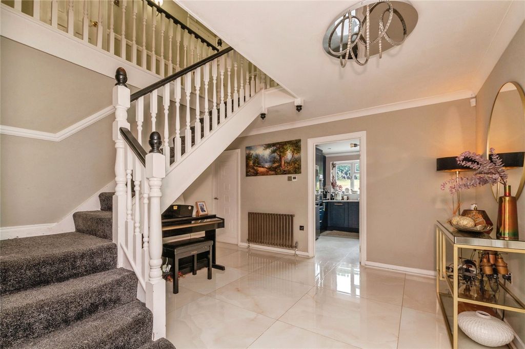 Property photo 2 of 24 Entrance Hallway