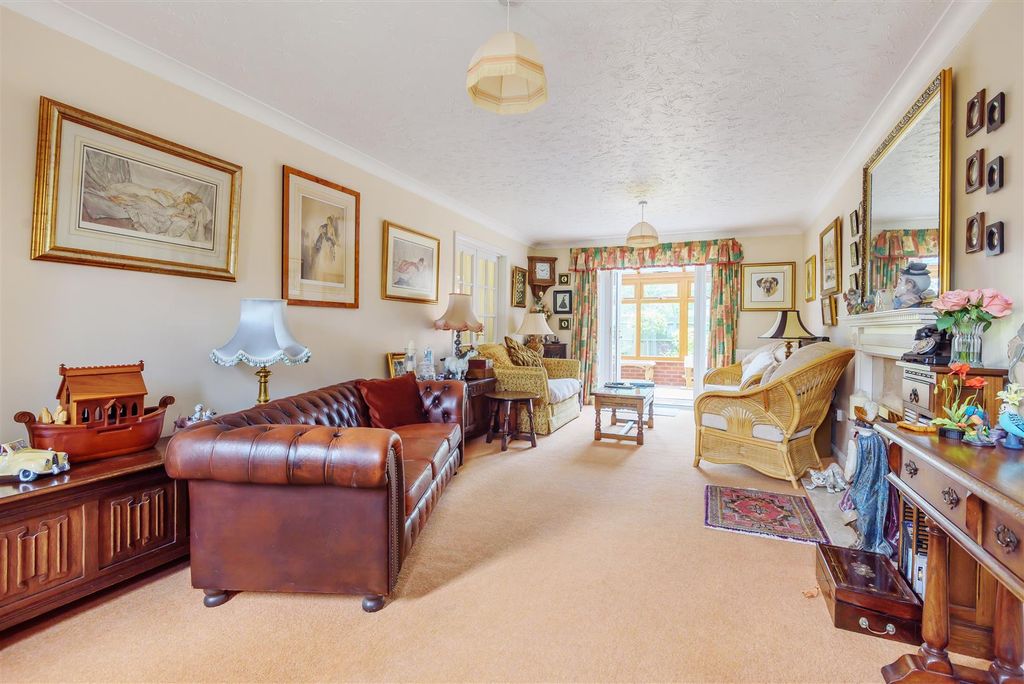 Property photo 2 of 29 Sitting Room