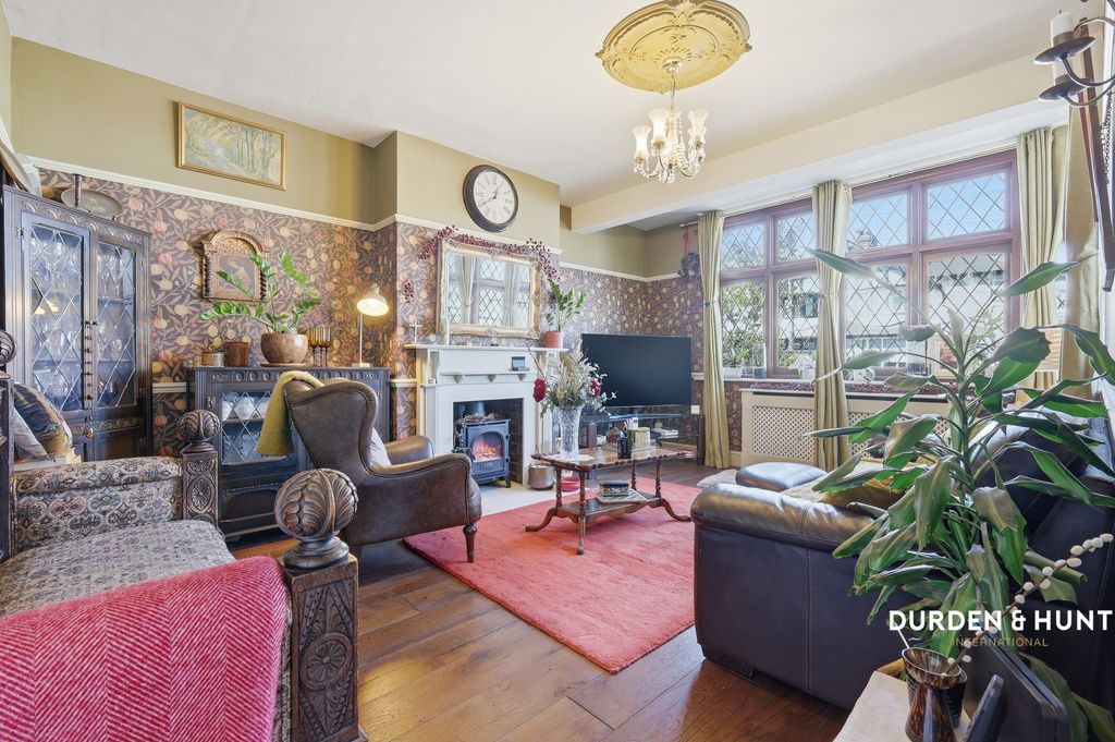 Property photo 2 of 33