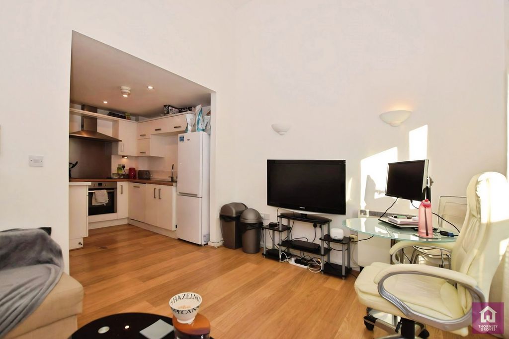 Property photo 3 of 19 Pbox-Img.Jpg