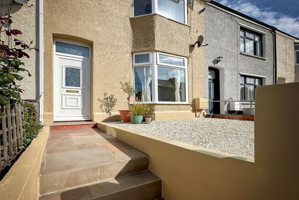 Property photo 2 of 32