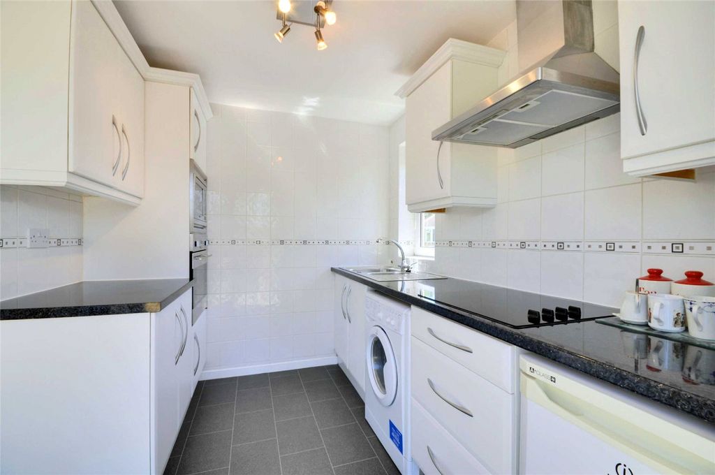 Property photo 3 of 8 Picture No. 12