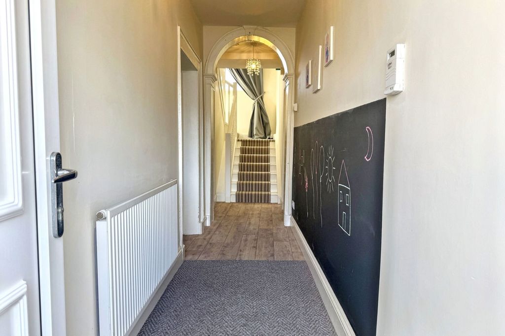 Property photo 3 of 28