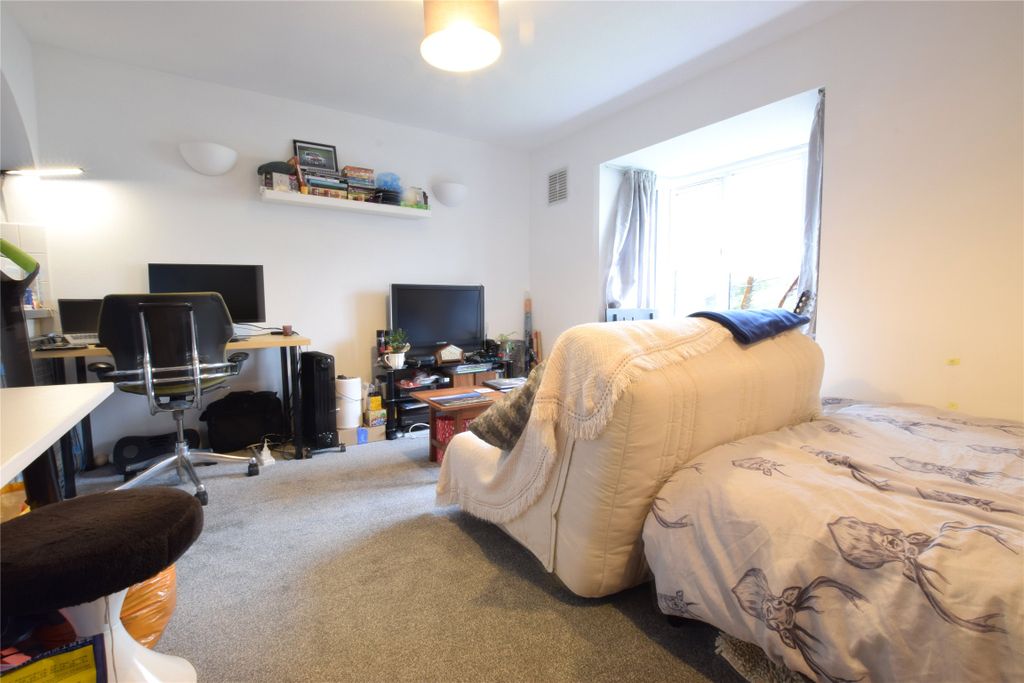 Property photo 2 of 6 Picture No. 12