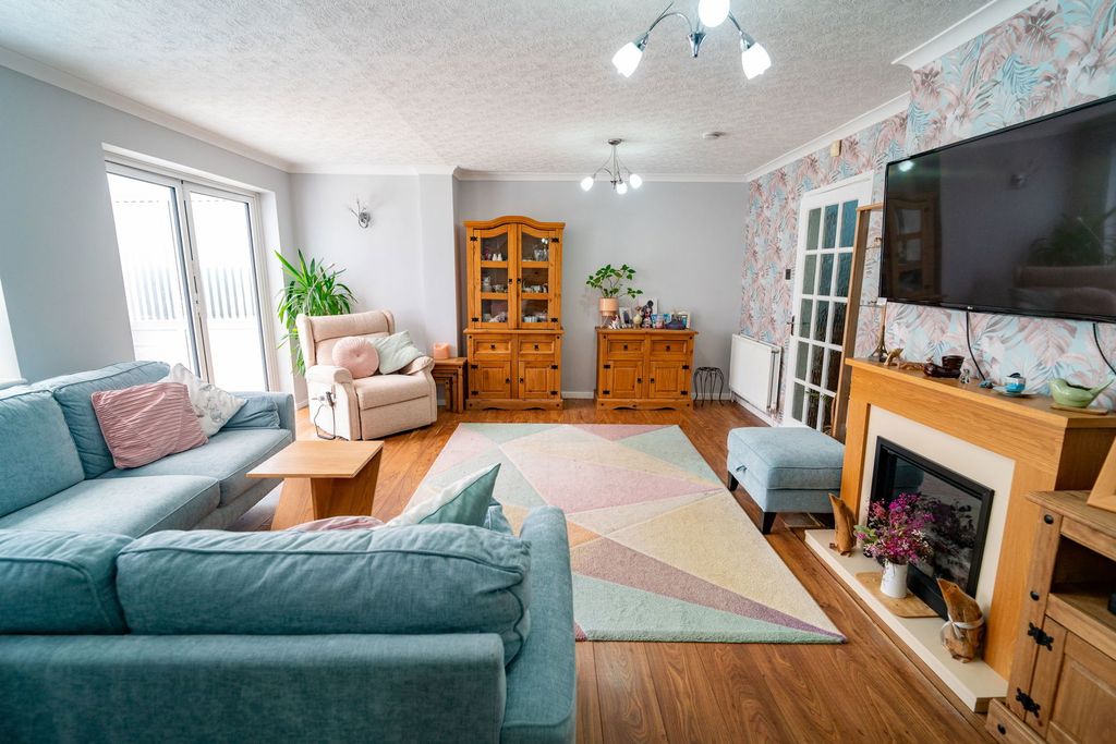Property photo 3 of 25
