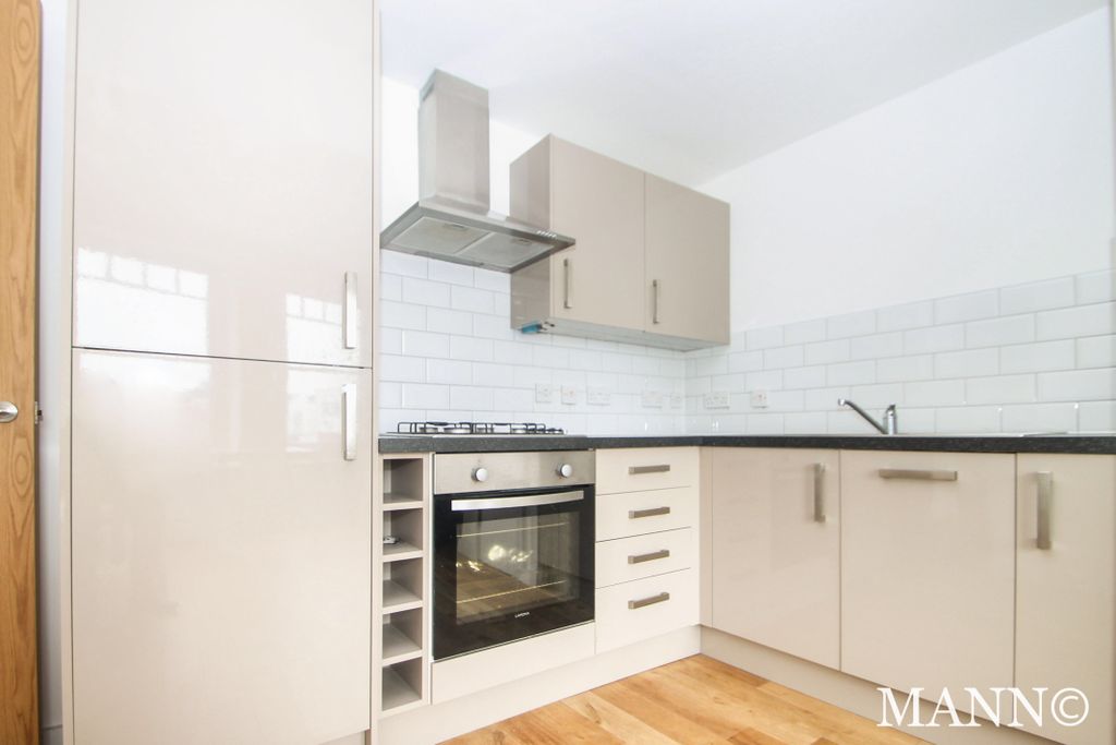Property photo 1 of 10 Kitchen