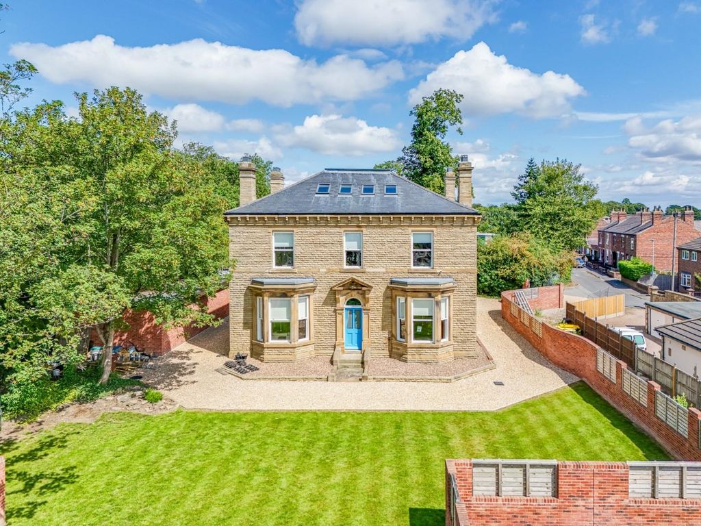 Property photo 1 of 33