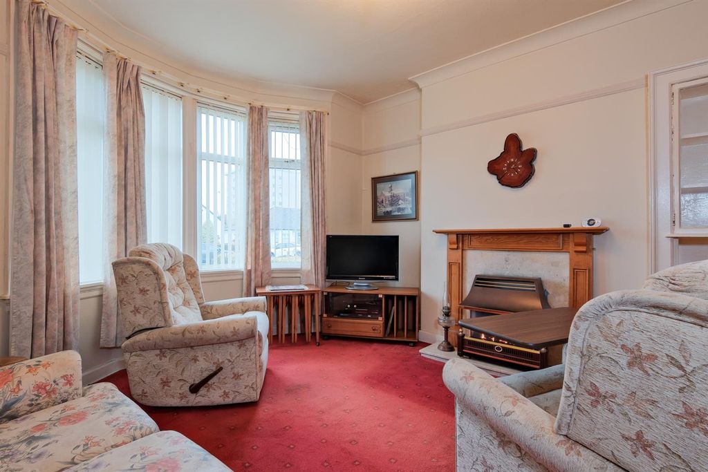 Property photo 2 of 35 Lounge