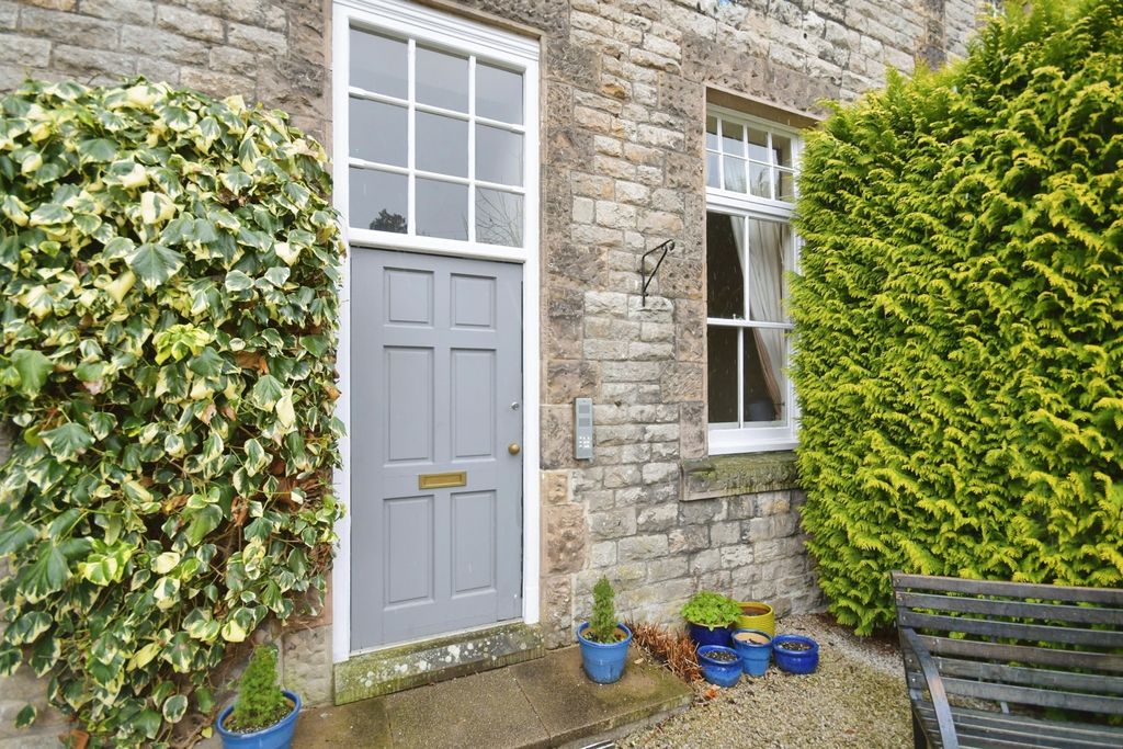 Property photo 2 of 24