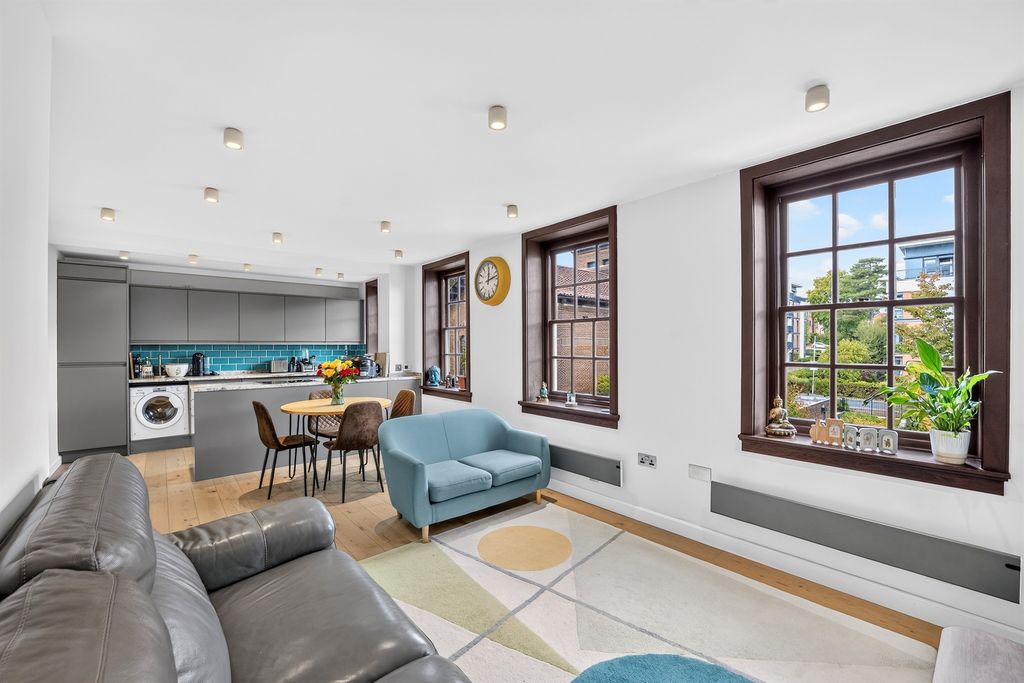Property photo 1 of 19