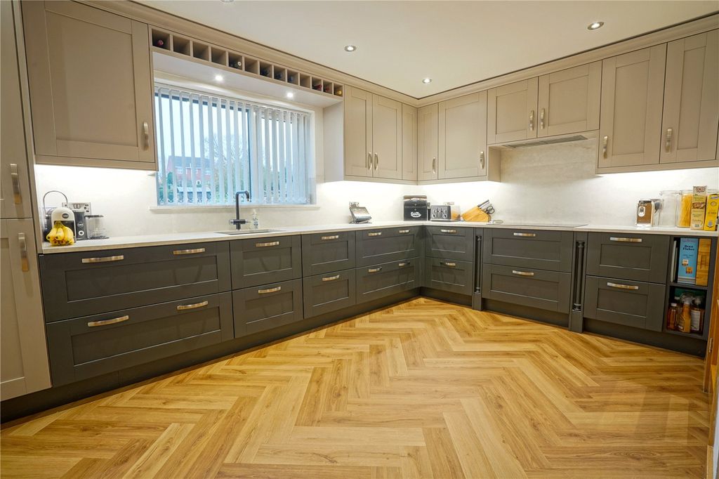 Property photo 3 of 36 Picture No. 11