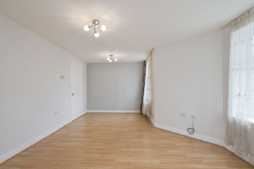 Property photo 3 of 17 Photo