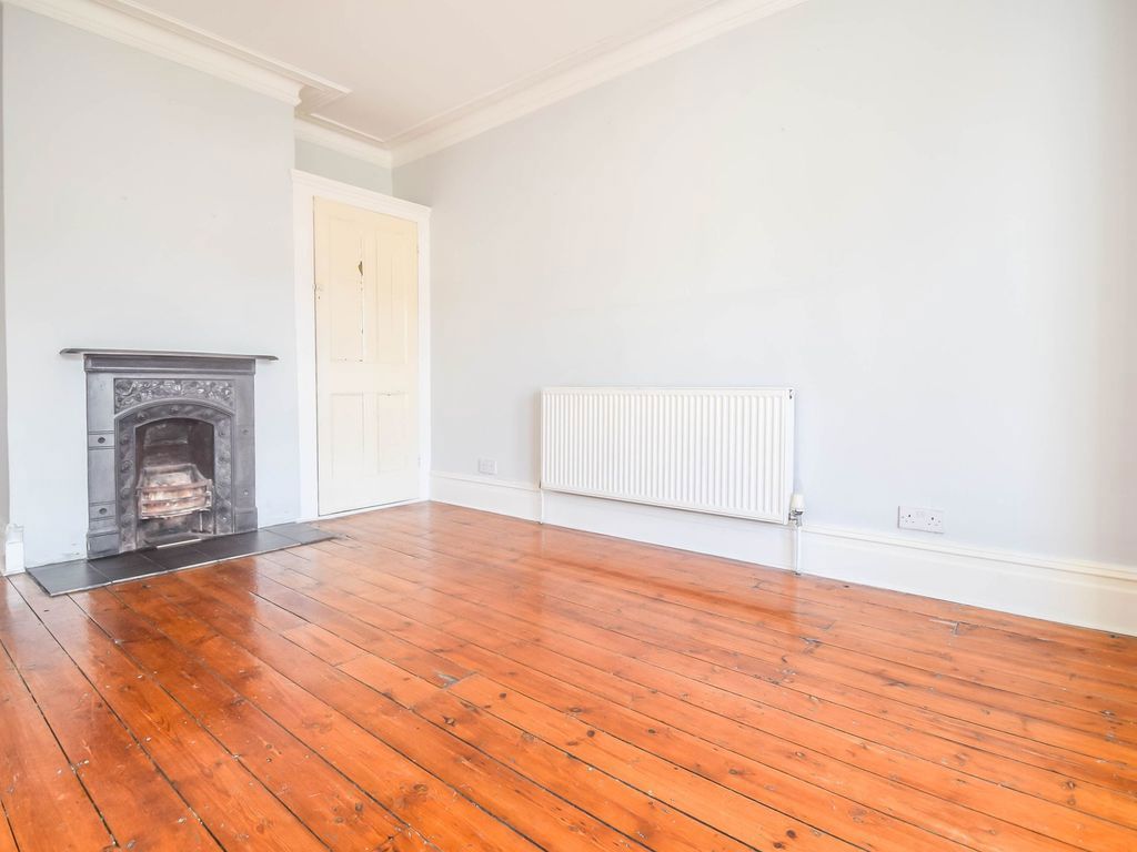 Property photo 3 of 27