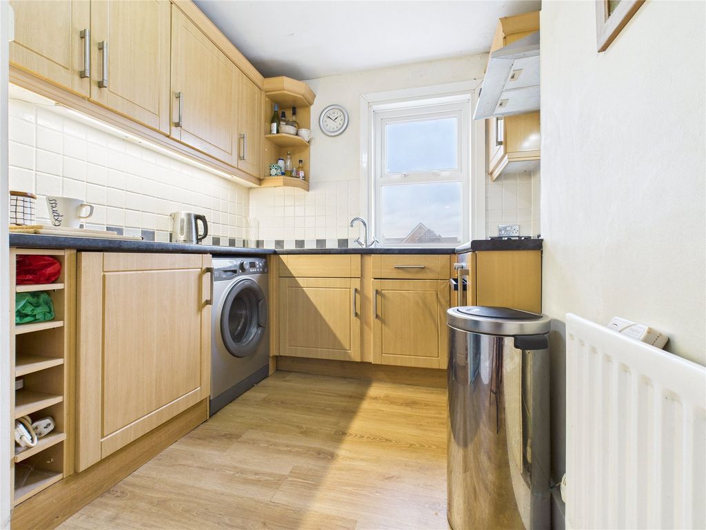 Property photo 2 of 7 Kitchen