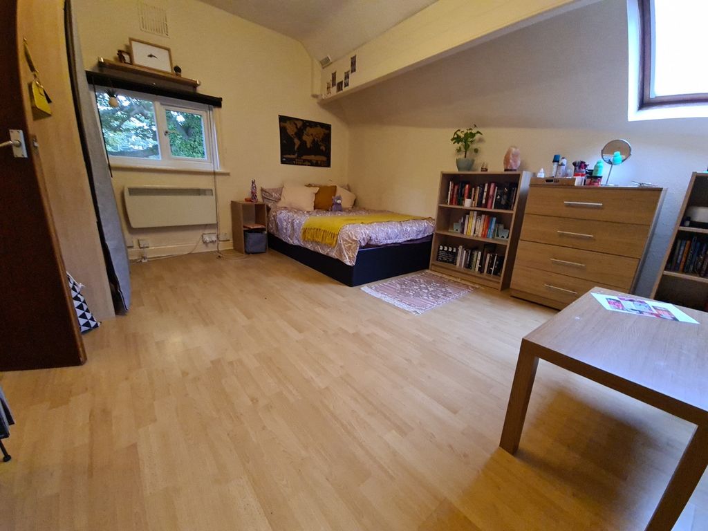 Property photo 2 of 5 Neat, Well-Kept Bedroom With Light Wood Floors, A ...