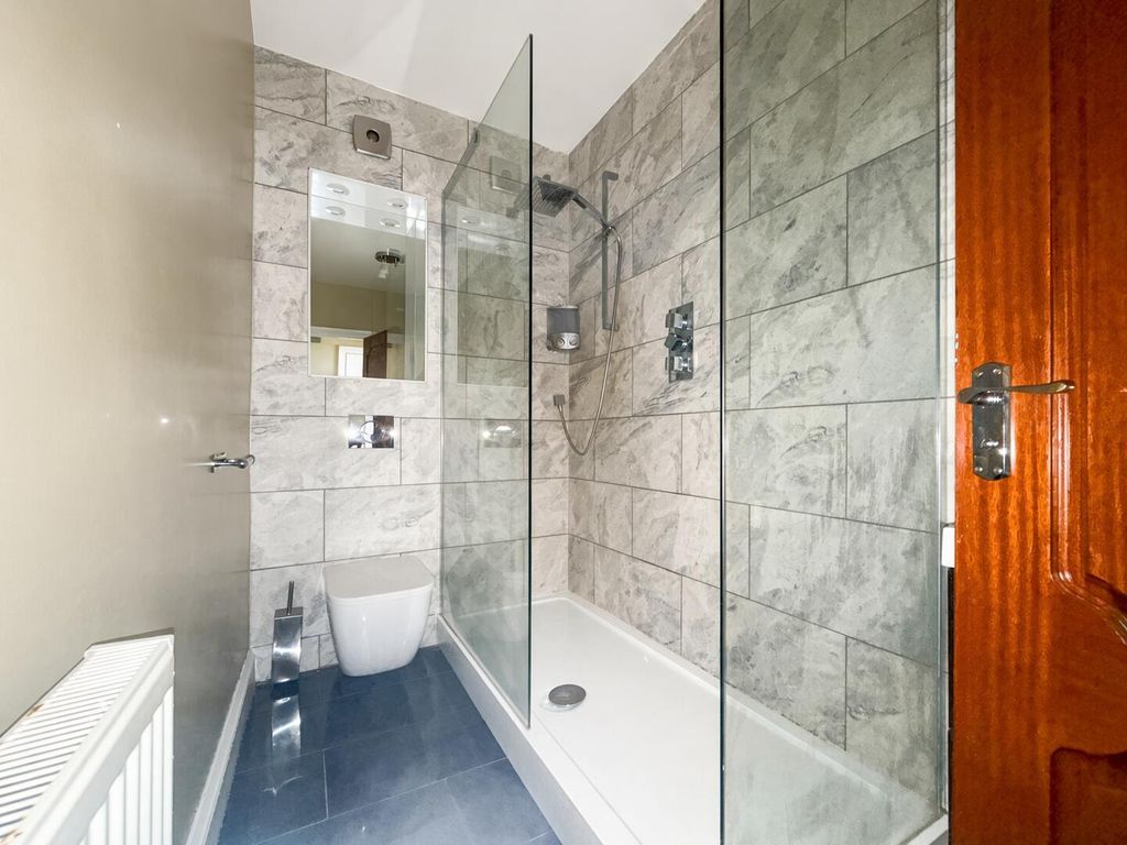 Property photo 3 of 6 Bathroom
