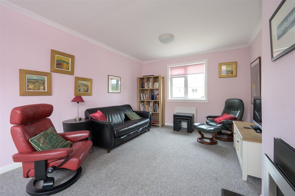 Property photo 3 of 17 Stewartcrescent16-13.Jpg