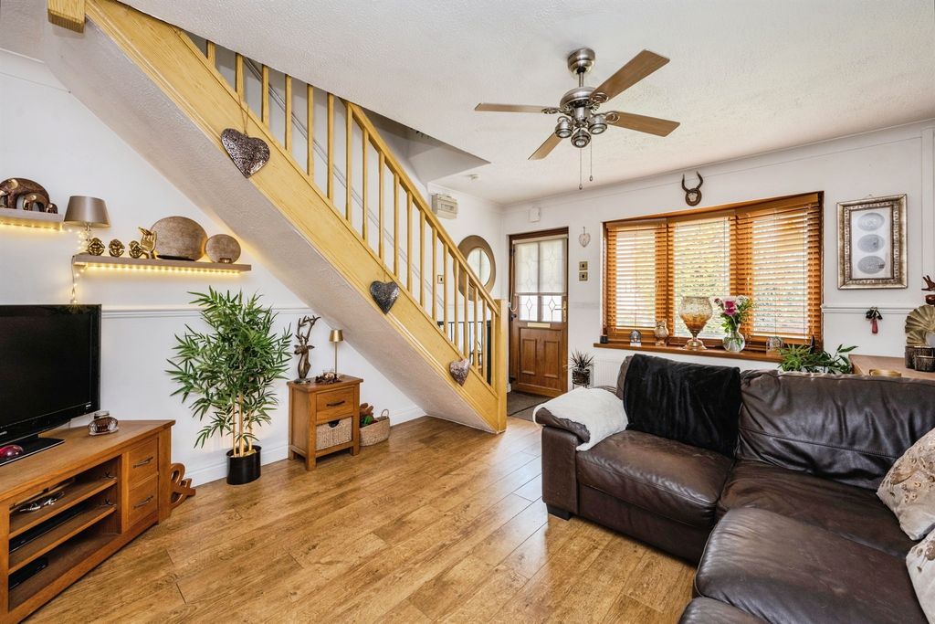 Property photo 2 of 17