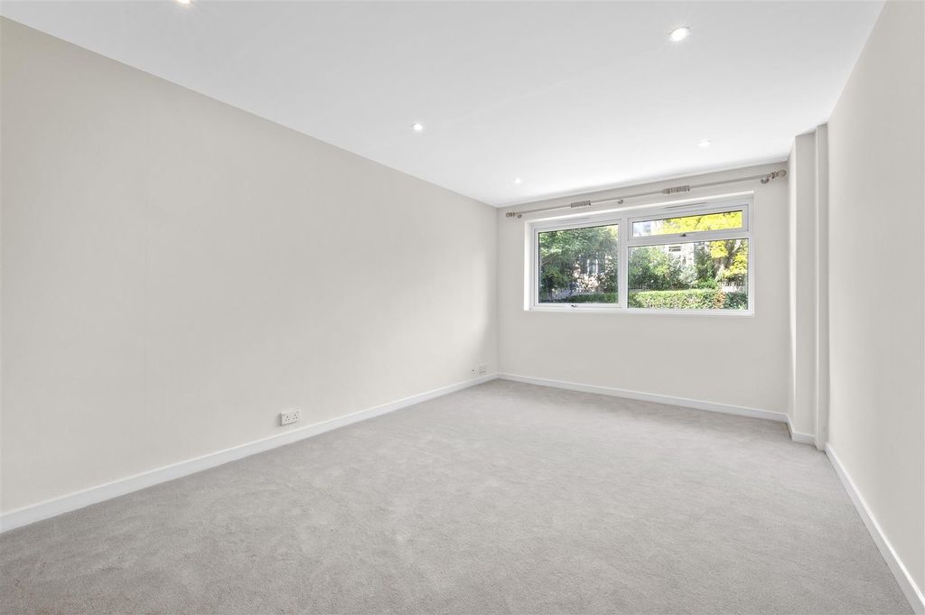 Property photo 2 of 13 Buckingham Court 1 (15 From 25)-13.Jpg
