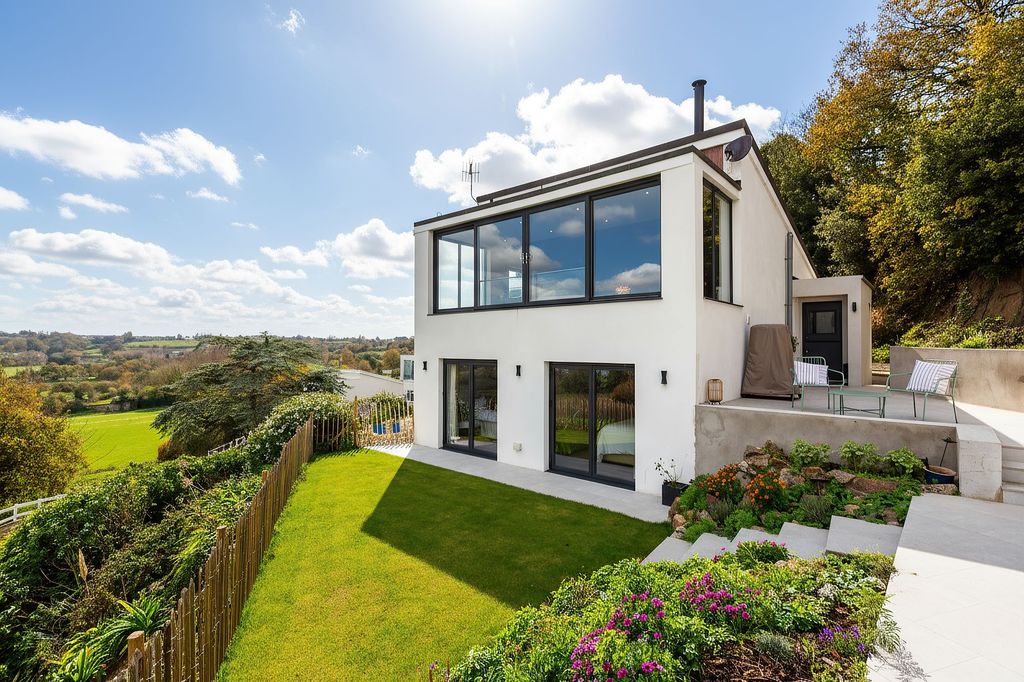 Property photo 1 of 30