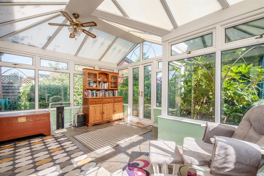 Property photo 3 of 33 Conservatory