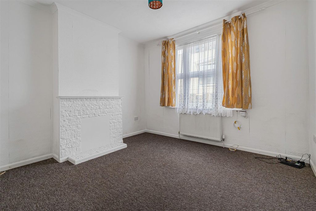 Property photo 3 of 14 Reception Room