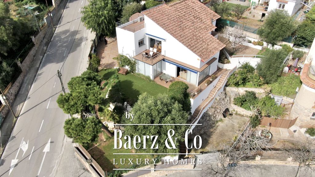 Property photo 2 of 62