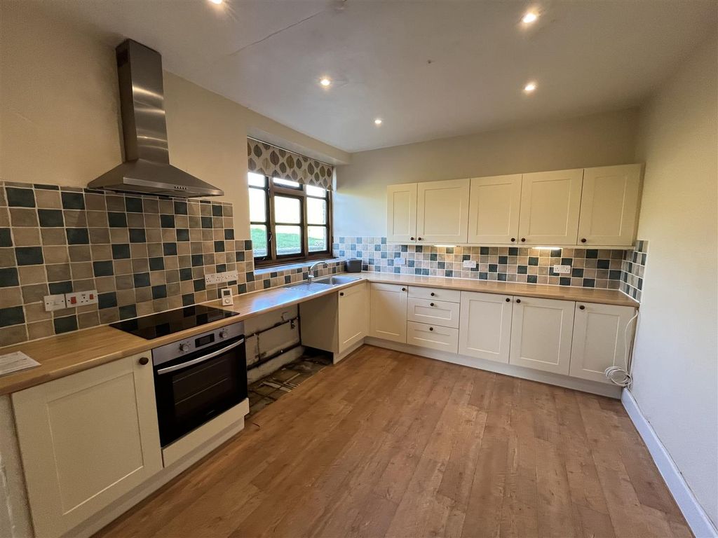 Property photo 3 of 13 Kitchen