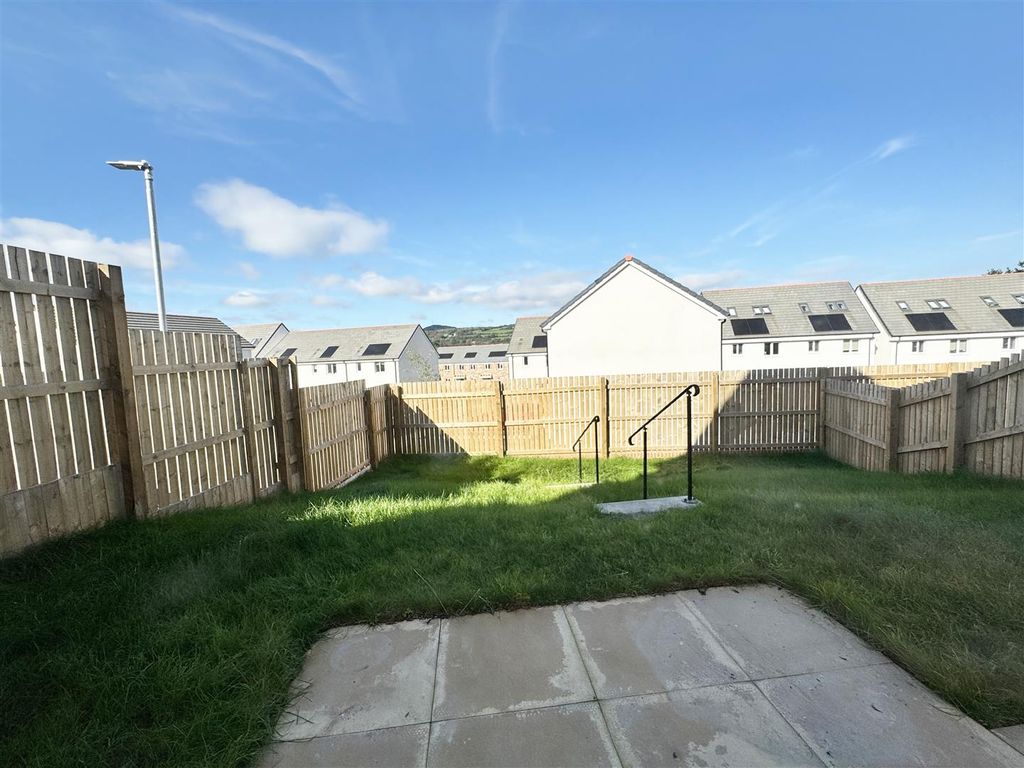 Property photo 2 of 13 Garden
