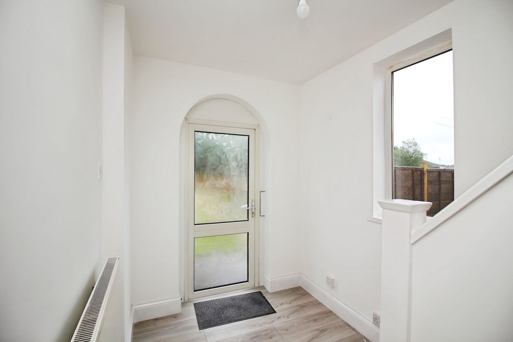 Property photo 2 of 26