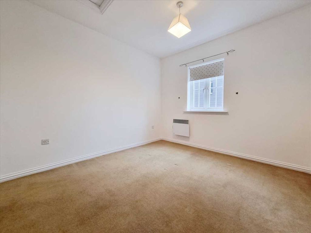 Property photo 3 of 5 Bedroom