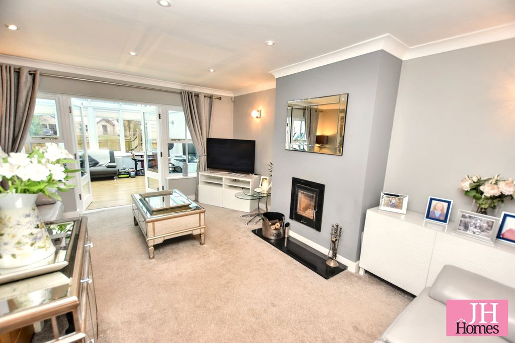 Property photo 2 of 21