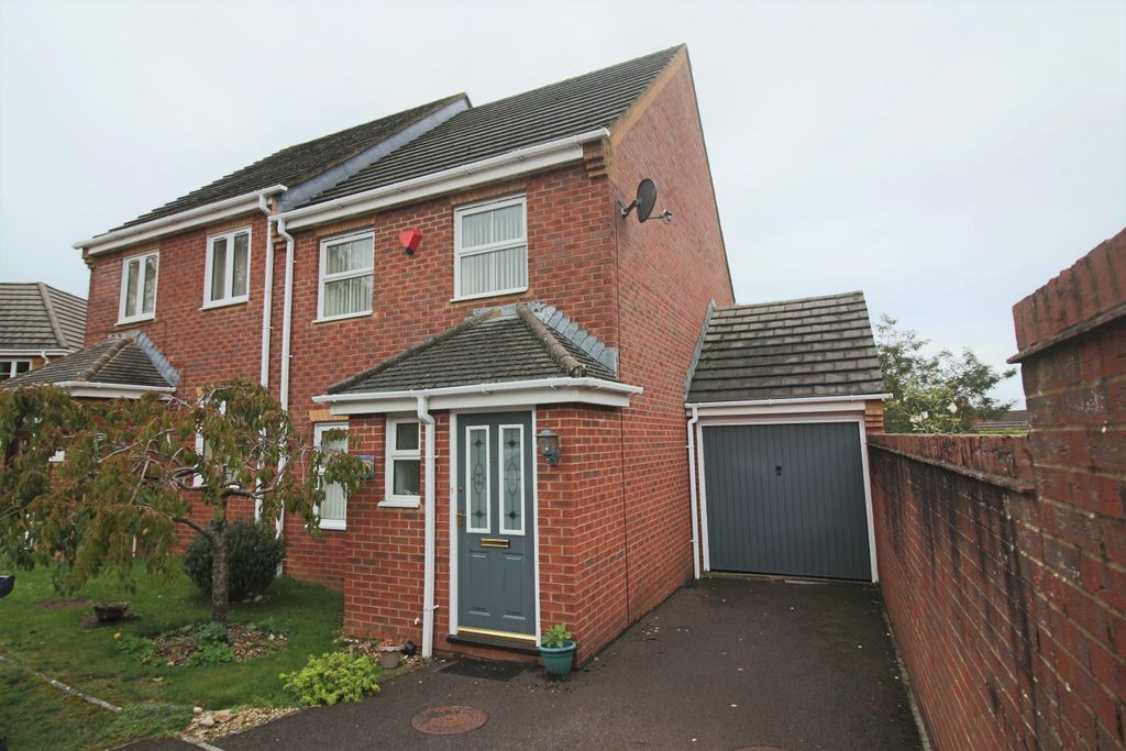 Property photo 1 of 11 4 Old English Drive Main