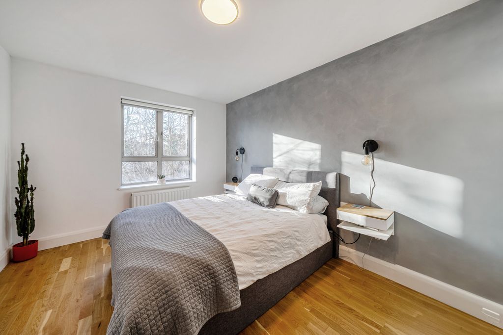 Property photo 3 of 18 Bedroom