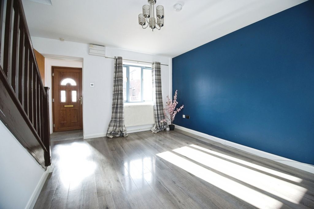 Property photo 3 of 32 Pbox-Img.Jpg