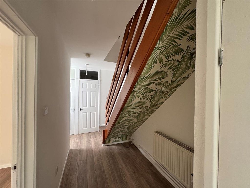 Property photo 2 of 13 Entrance Hall