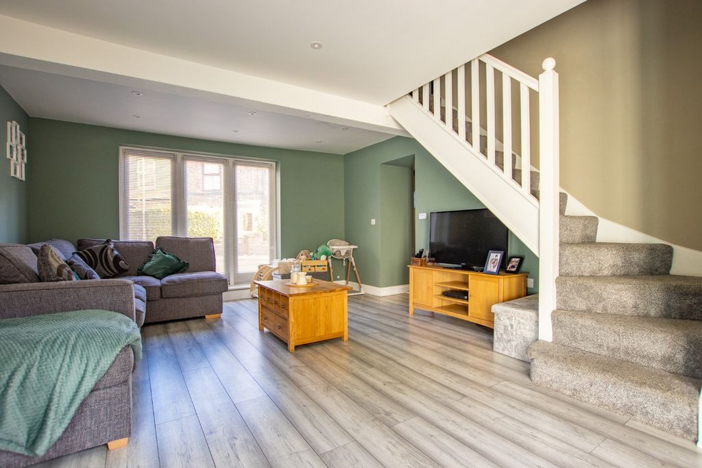 Property photo 2 of 19 5544263