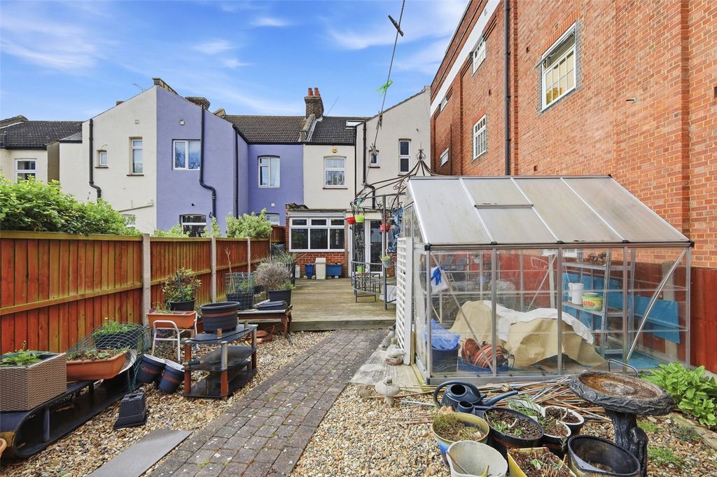 Property photo 2 of 18 Picture No. 14