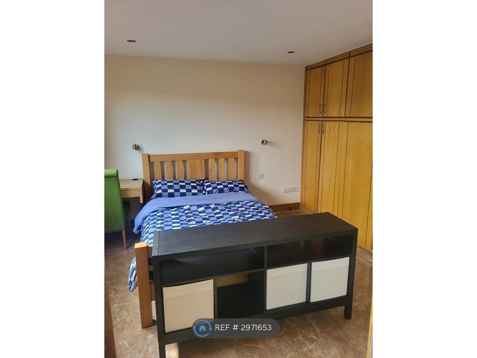 Property photo 1 of 17 Bedroom 2