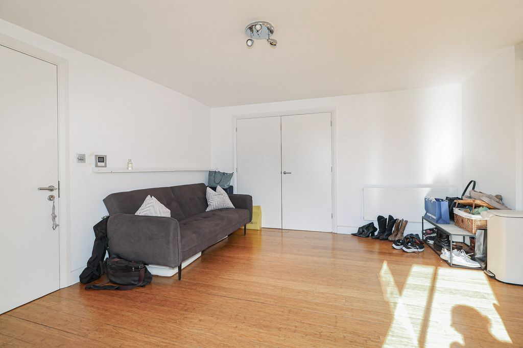Property photo 2 of 26