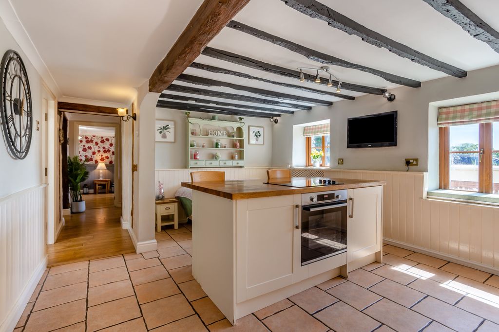 Property photo 2 of 33