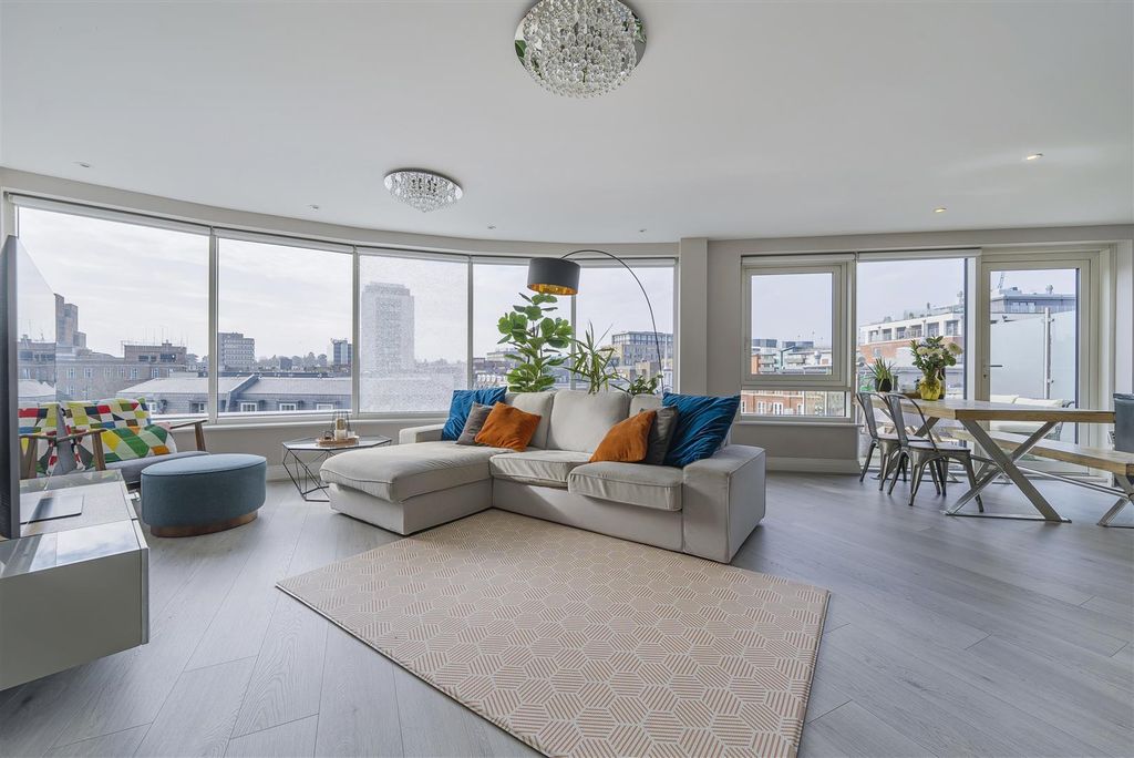 Property photo 2 of 15 Open Plan Living