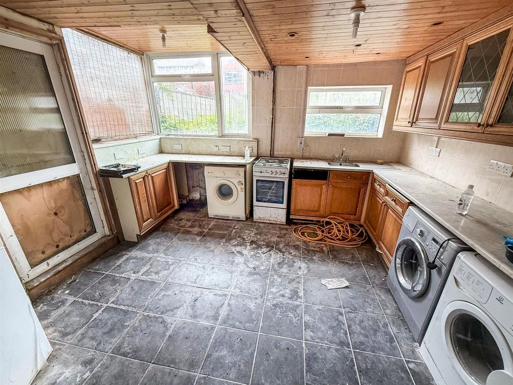 Property photo 3 of 15 Kitchen