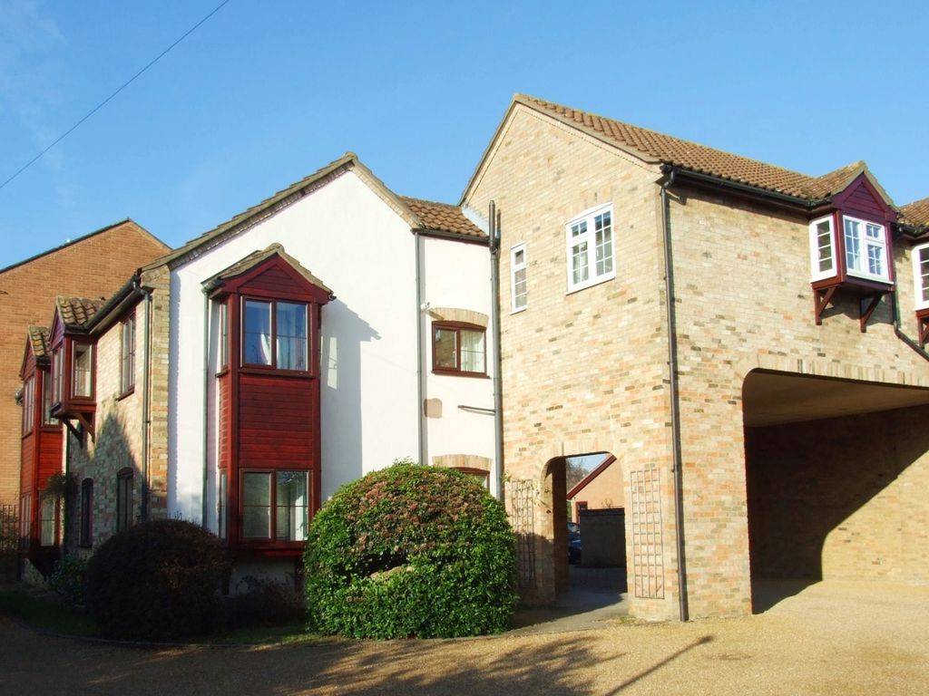 Property photo 1 of 5 10 Darwood Court, St Ives, Front