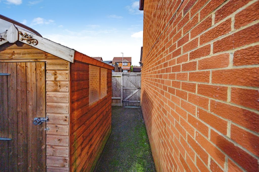 Additional image 16 of 3 bed semi-detached house for saleDexter Close, Luton LU3