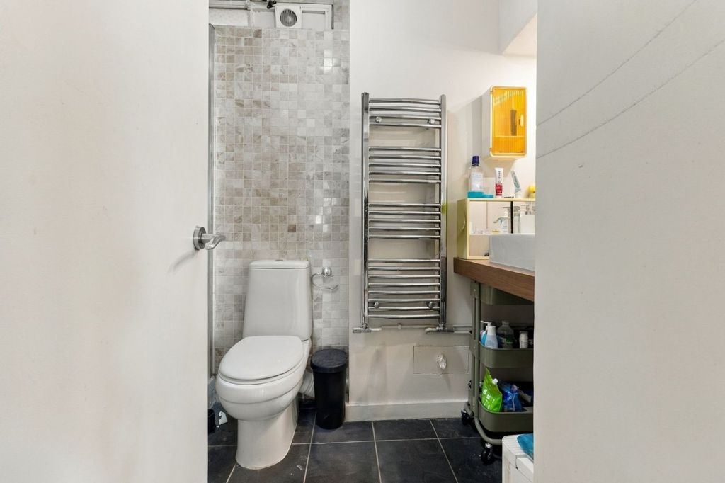Property photo 2 of 18 Picture No. 28