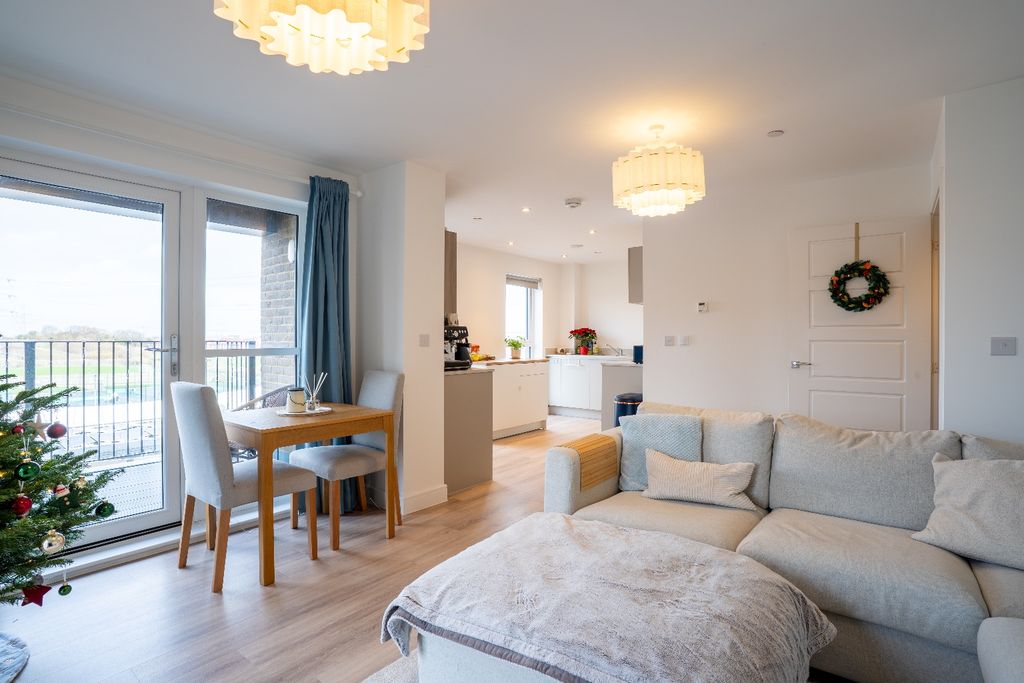 Property photo 3 of 12 4748464