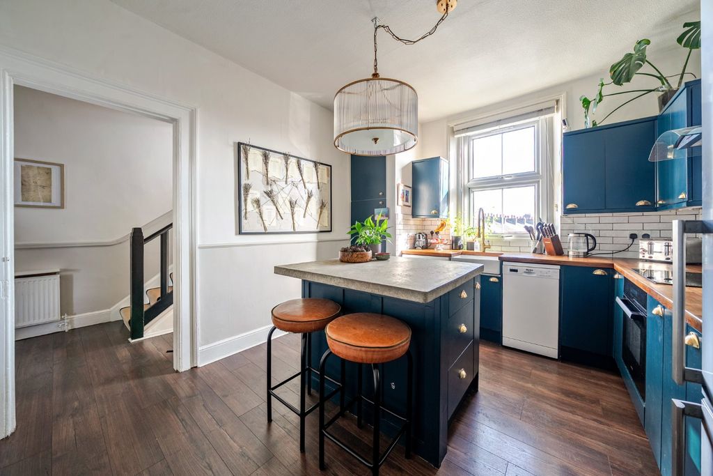 Property photo 2 of 18 Kitchen