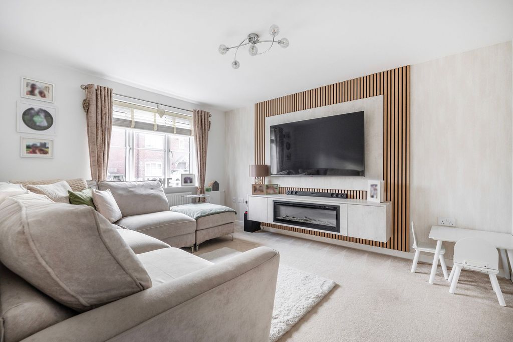 Property photo 3 of 25